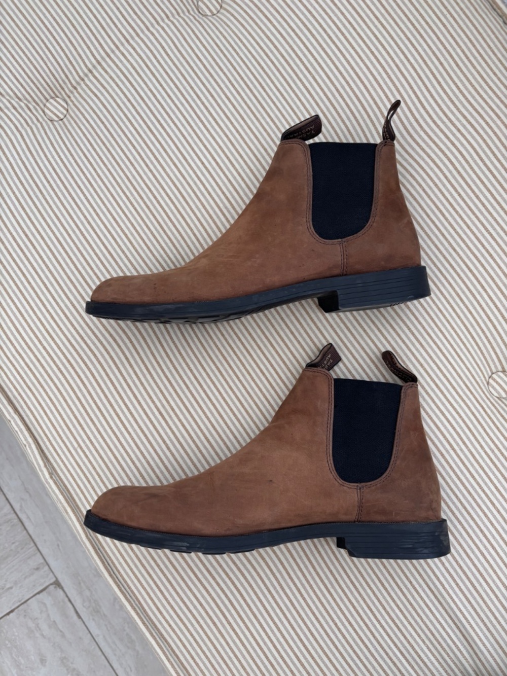 Blundstone Men's Brown Suede Dress Ankle Chelsea Boots (maybe BL2026)